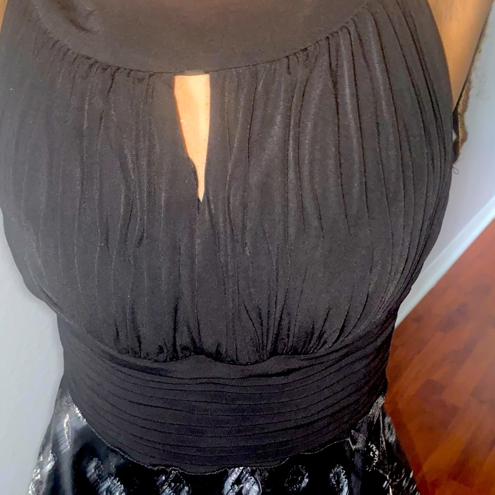 Dress. - Picture 5 of 8
